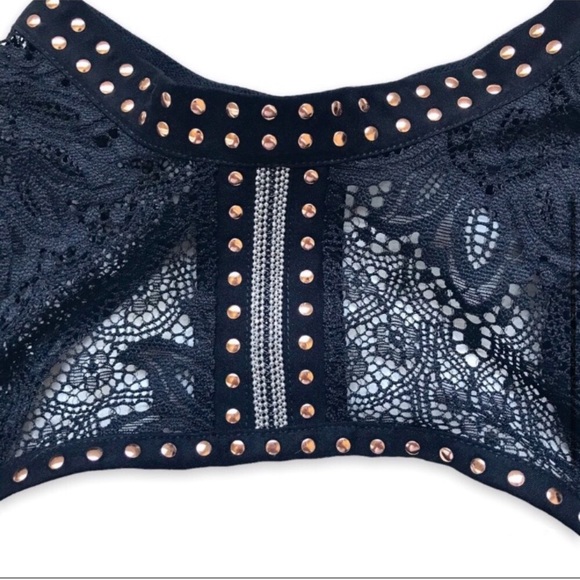 NEW! Victoria’s Secret black push-up bra with lace top attached - Picture 2 of 16